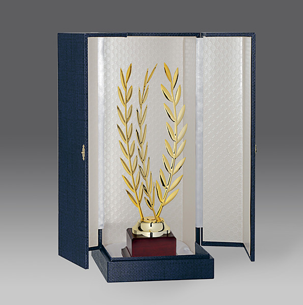 Statuetka SO 6005 w drewnianym etui, w.18, h.42 (produkt niedostępny) puchary statuetki medale