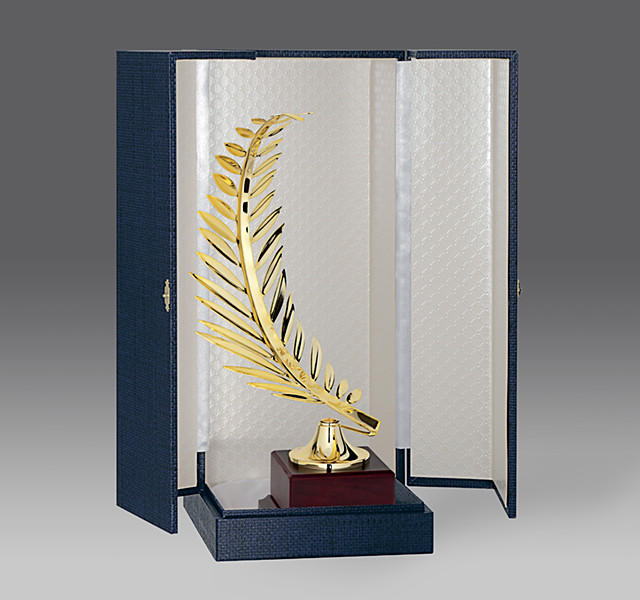 Statuetka SO 6009 w drewnianym etui, w.18, h.42 (produkt niedostępny) puchary statuetki medale