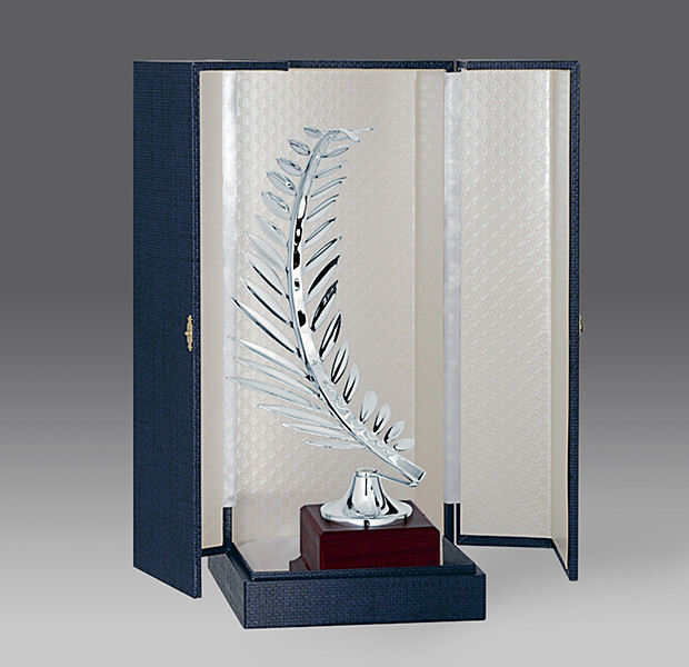 Statuetka SO 6016 w drewnianym etui, w.18, h.42 (produkt niedostępny) puchary statuetki medale